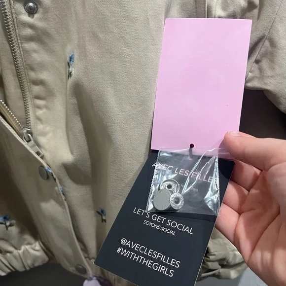 Floral Embroidered Women's Jacket - Picture 3 of 4